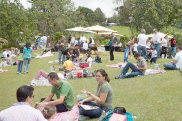 30 aprilie, zi liberă. S-a decis: Vacanţa de 1 mai se prelungeşte